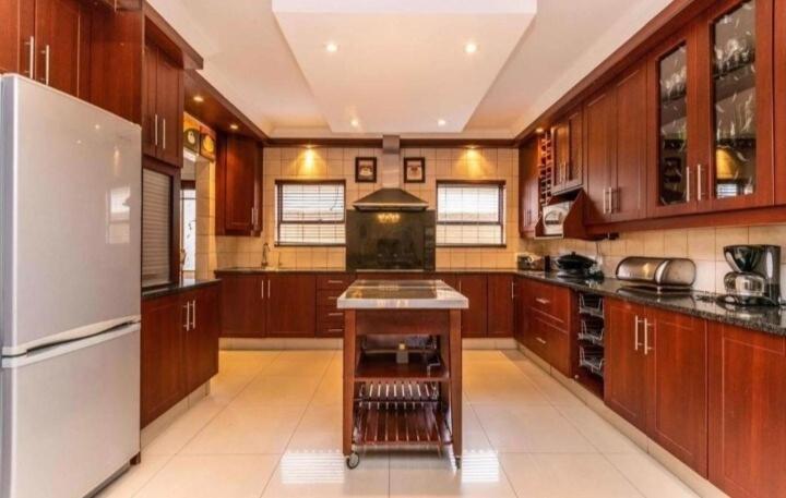 Pecanwood Estate Dream Views 4 Bedroom Villa With Pool Hartbeespoort Exterior photo