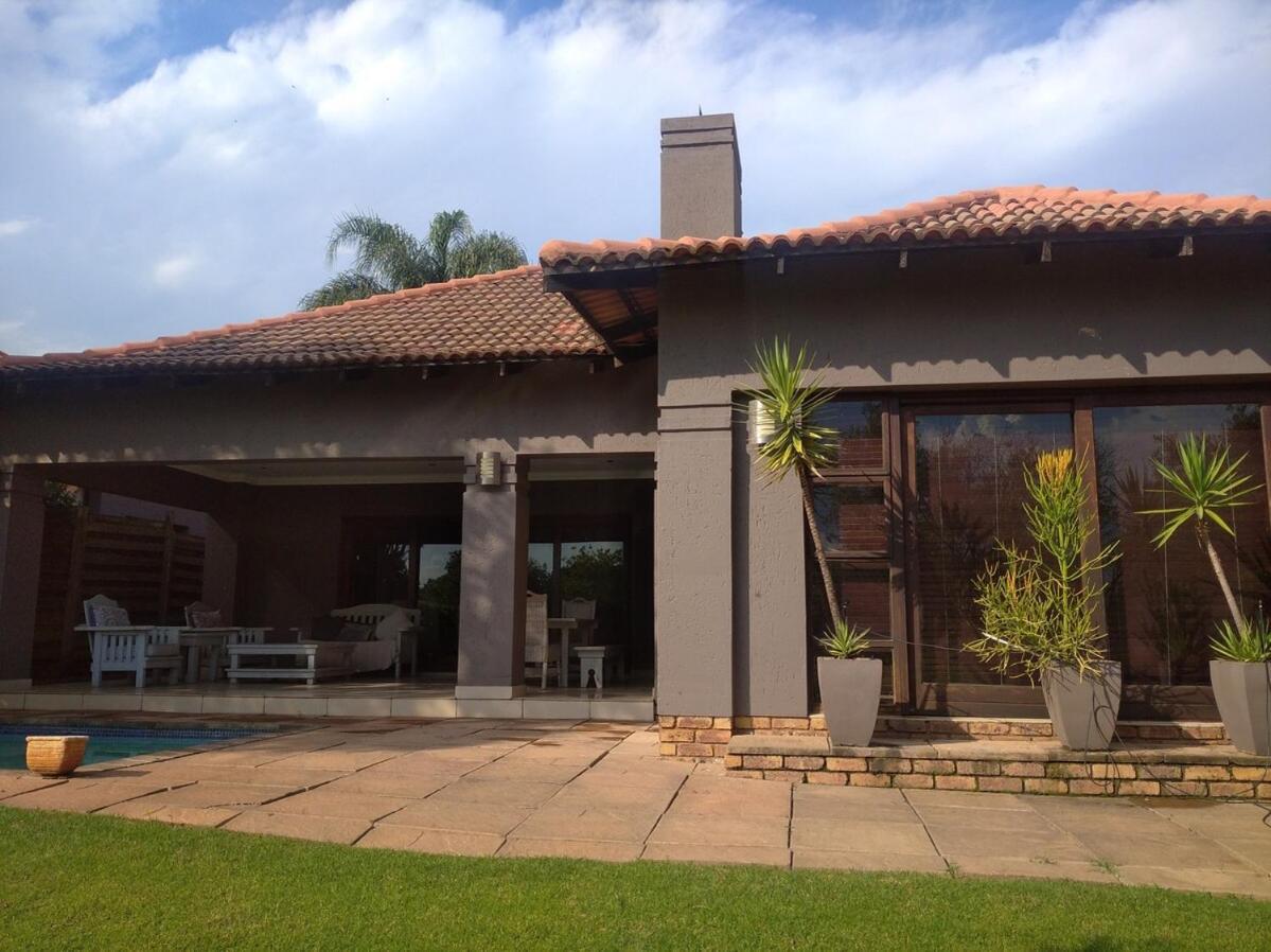 Pecanwood Estate Dream Views 4 Bedroom Villa With Pool Hartbeespoort Exterior photo