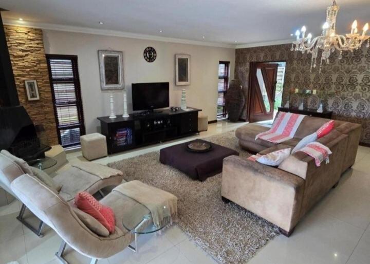 Pecanwood Estate Dream Views 4 Bedroom Villa With Pool Hartbeespoort Exterior photo