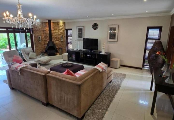 Pecanwood Estate Dream Views 4 Bedroom Villa With Pool Hartbeespoort Exterior photo